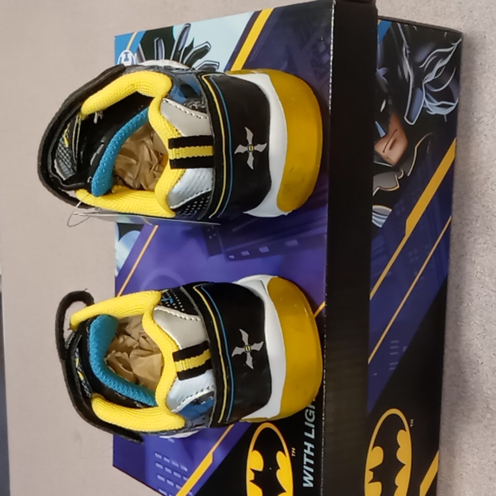 DC Comics Batman Sneakers with Lights new with tags size 7 - Picture 5 of 6